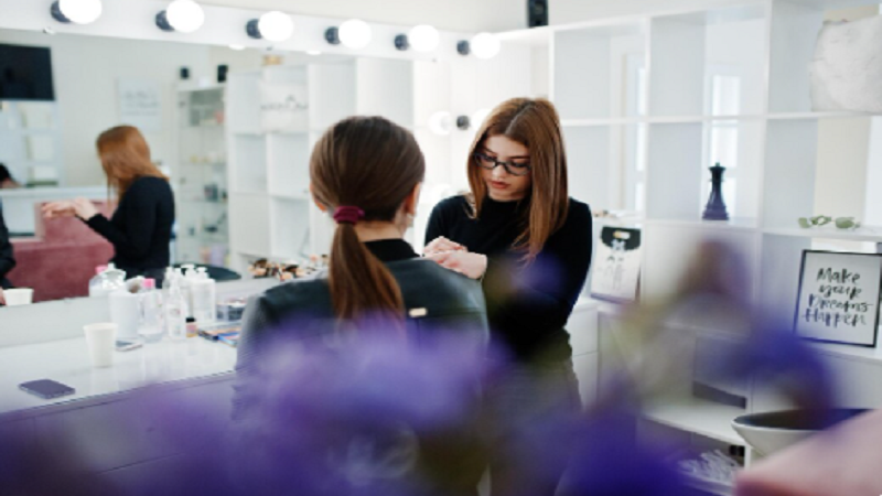 How Can Solo Hair Stylists Attract More Clients and Grow Their Salon Studio in 2025?